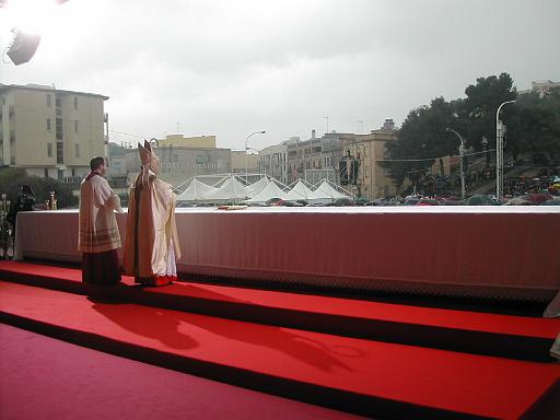 Il Cardinale Saraiva al termine della lettura del Decreto.jpg